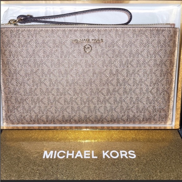 MICHAEL KORS Rose Gold Jet Set Charm Clutch Wristlet - Picture 2 of 7